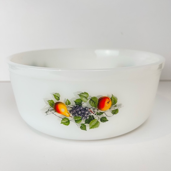 Arcopal Fruits de France large milk glass serving bowl, Vintage, 70s, Casserole - Picture 2 of 7